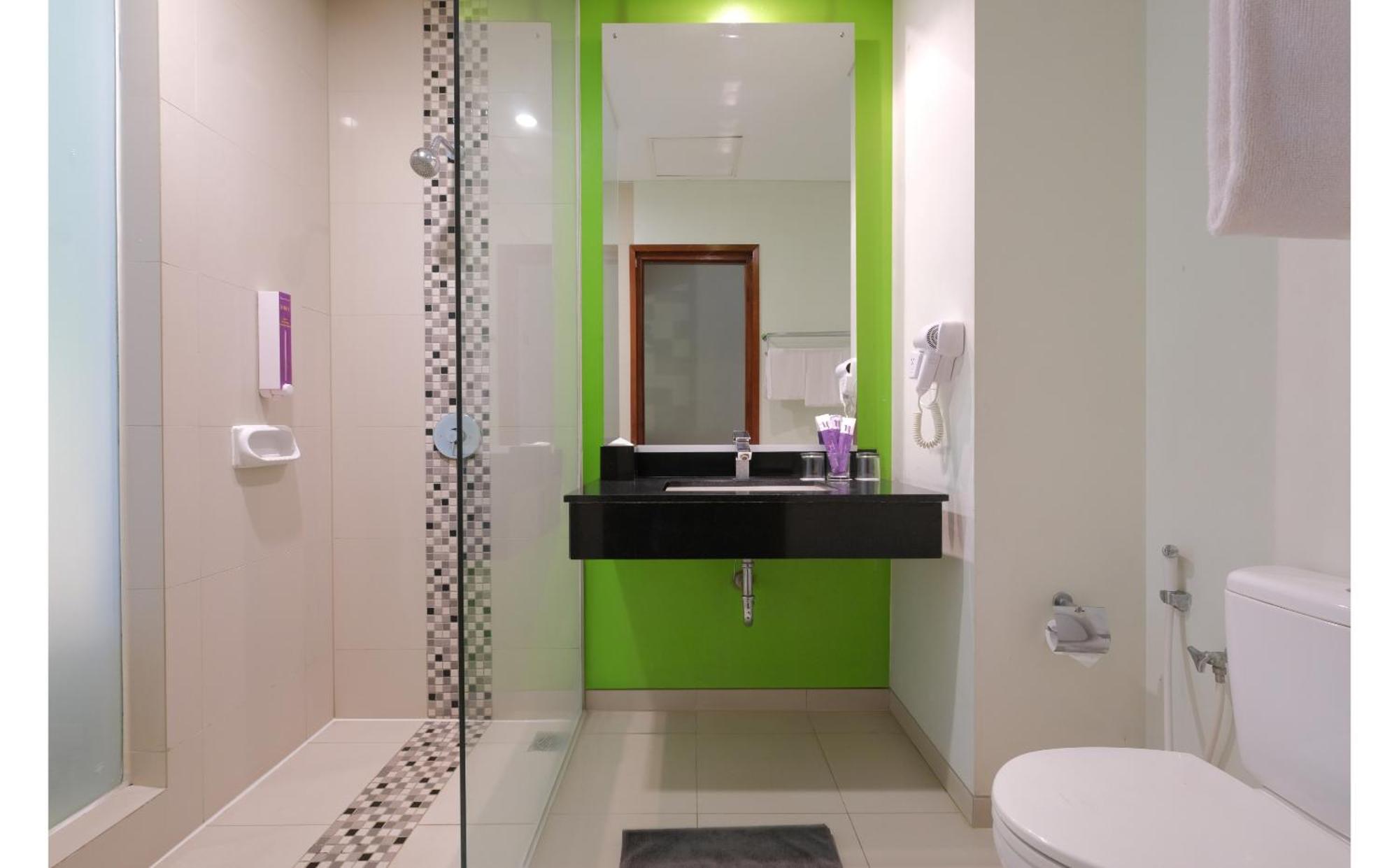Hotel Quest Simpang Lima - By Aston Semarang