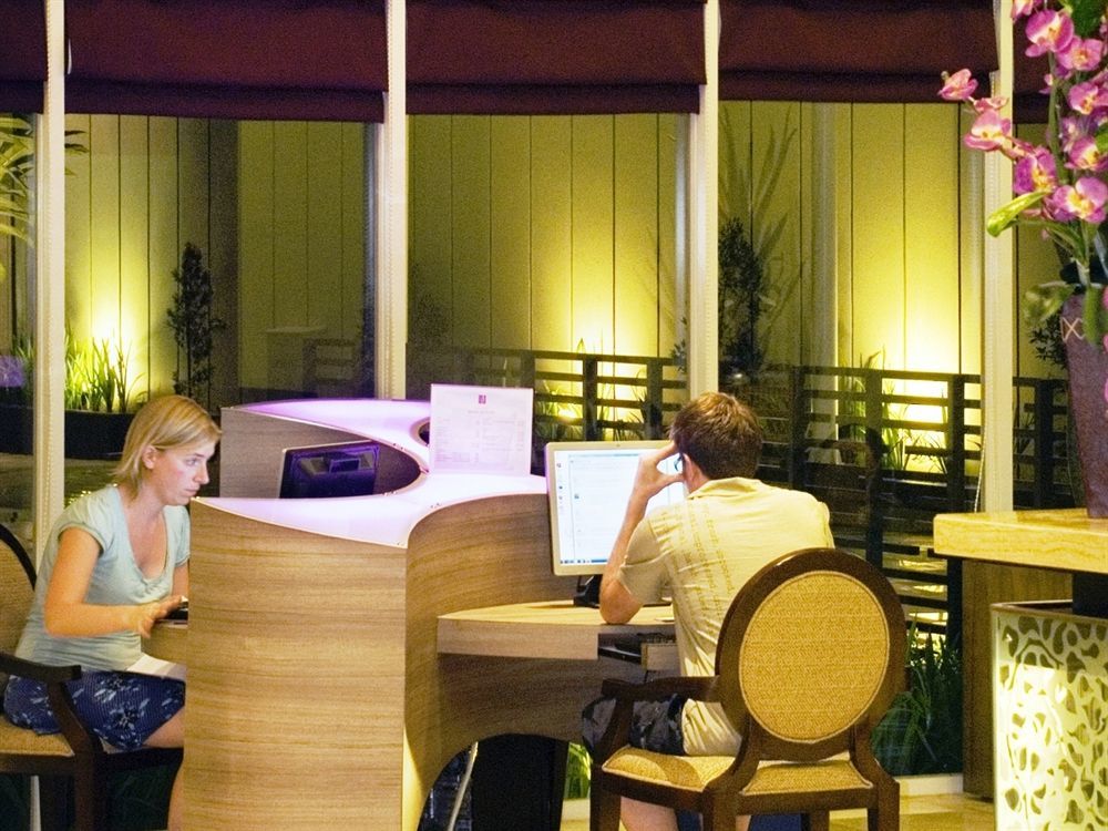 Quest Simpang Lima - By Aston 4* Semarang